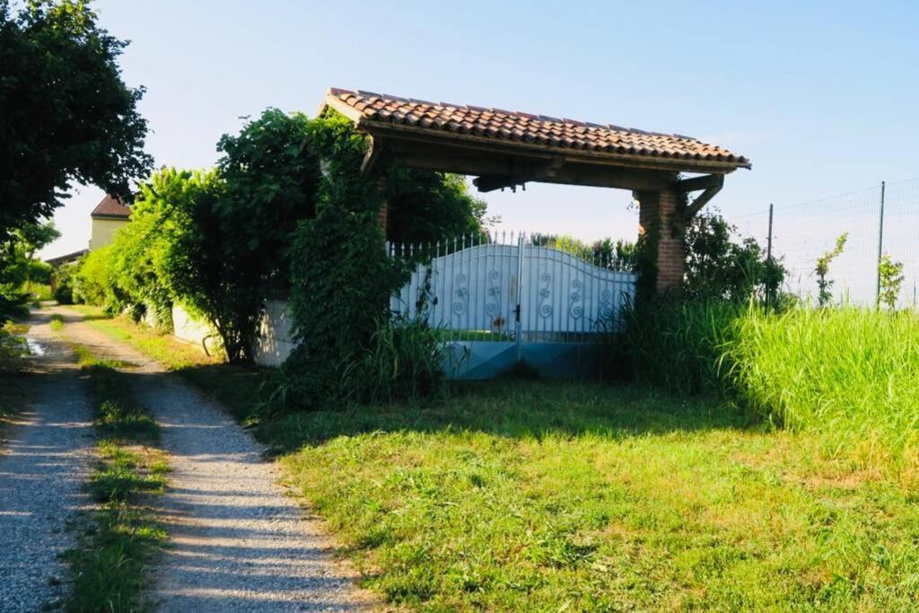 Вилла La Casa Nei Campi Badia Pavese Экстерьер фото