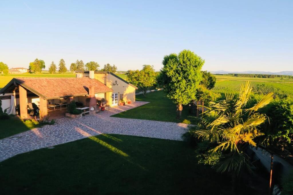 Вилла La Casa Nei Campi Badia Pavese Экстерьер фото