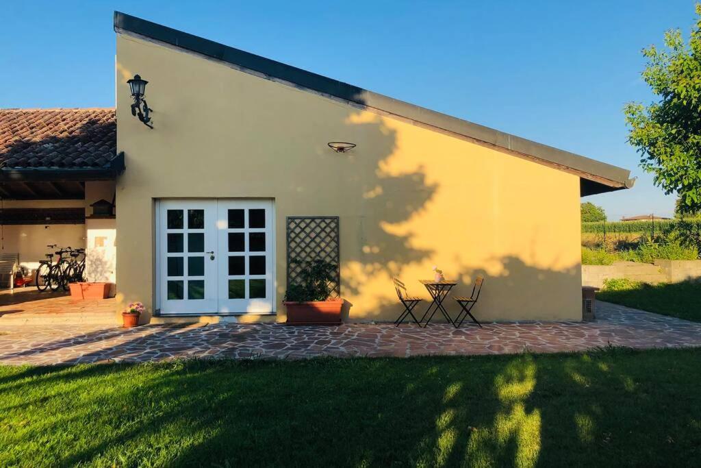 Вилла La Casa Nei Campi Badia Pavese Экстерьер фото